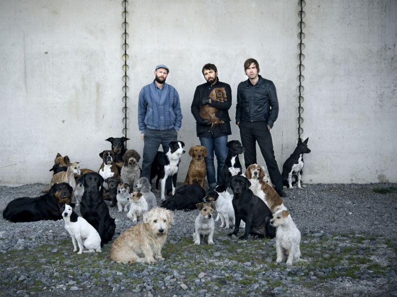 Trio sueco se prepara para a segunda apresentação no Brasil. Para o vocalista Peter, ao centro, dialogar com a plateia é o objetivo no show do Festival Planeta Terra | Divulgação