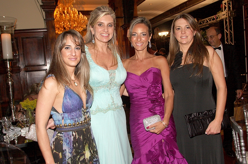 As amigas Patrícia Mendes (à esq.), Liliana Ribas, Izaura Hillani e Andrea Hernando, na festa de posse da nova diretoria do Graciosa Country Club | Fotos: Mauro Campos