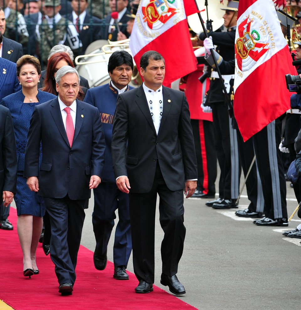 Presidente Dilma Rousseff, ao lado dos presidentes do Chile Sebastian Pinera, da Bolivia, Evo Morales e do Equador, Rafael Correa, chema a posse de Ollanta Humala no Peru | AFP PHOTO/MARTIN BERNETTI