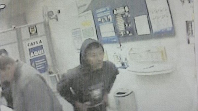 A dupla é suspeita de ter assaltado sete lotéricas, em dois casos já foram reconhecidos |