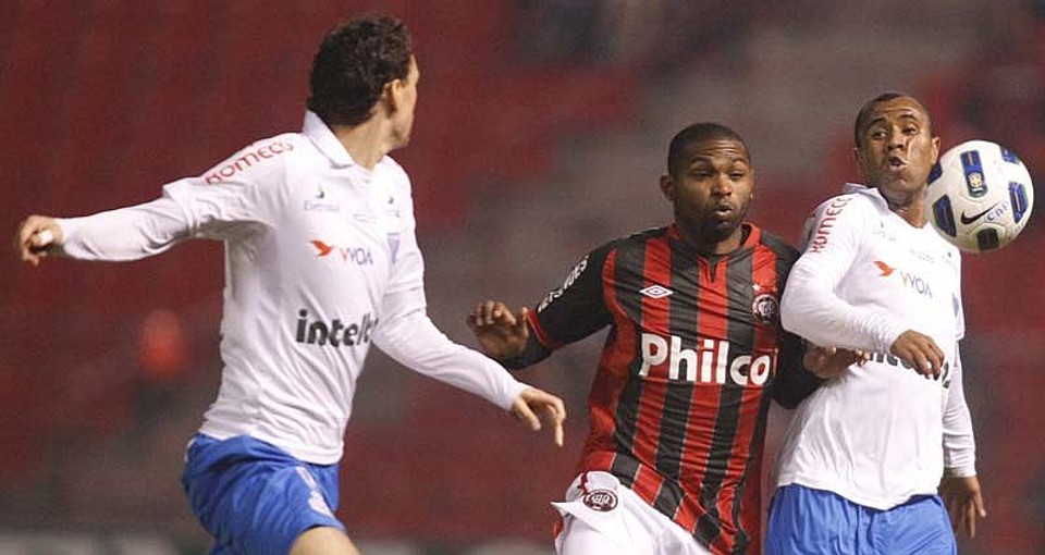 Santiago García estreou, mas teve poucas chances claras de marcar | Jonathan Campos / Agência de Notícias Gazeta do Povo