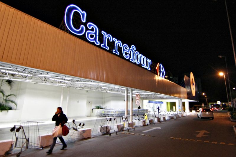 Loja do Carrefour em Curitiba: argumento do BNDES é de que fusão levaria produtos brasileiros para países onde a rede atua | Albari Rosa/ Gazeta do Povo