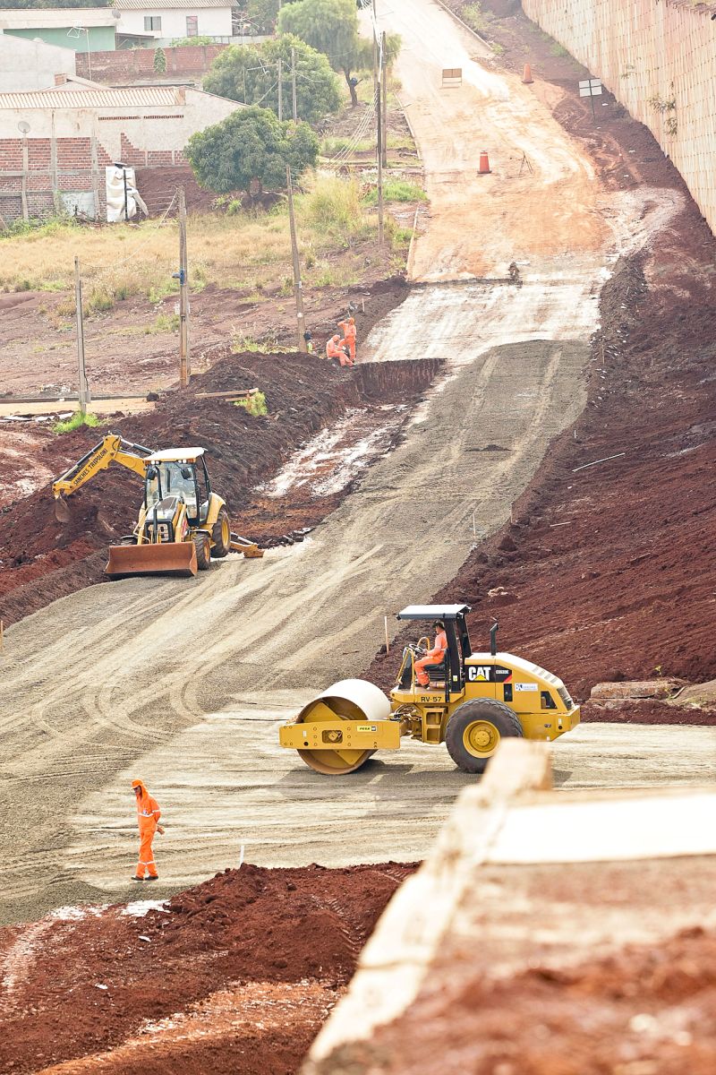 Máquinas trabalham no Contorno Norte de Maringá: R$ 37 milhões em aditivos na primeira fase da obra | Bulla Jr.