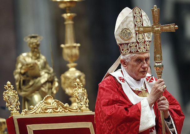 Bento XVI celebrou a missa solene de são Pedro e são Paulo hoje, no Vaticano: 60 anos como padre e muitos pronunciamentos sobre ciência e fé. | Tony Gentile/Reuters