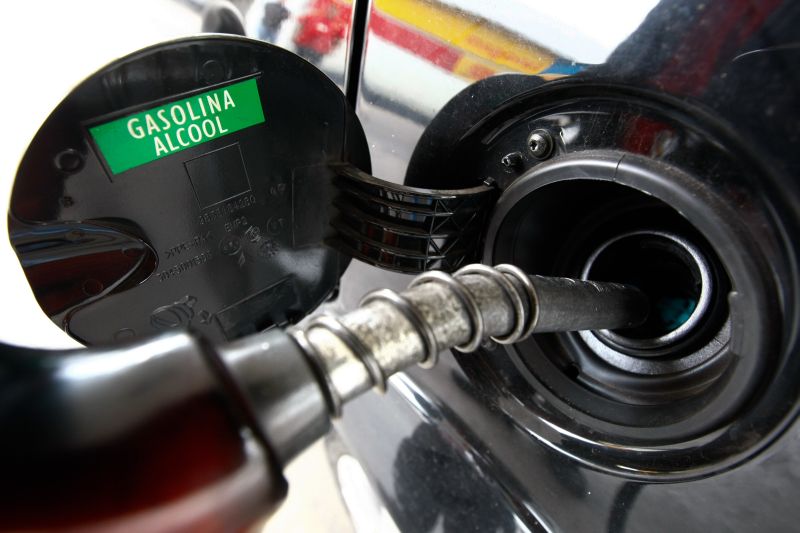 Porcentagem de álcool na gasolina pode cair até outubro, disse ministro | Daniel Castellano/ Gazeta do Povo