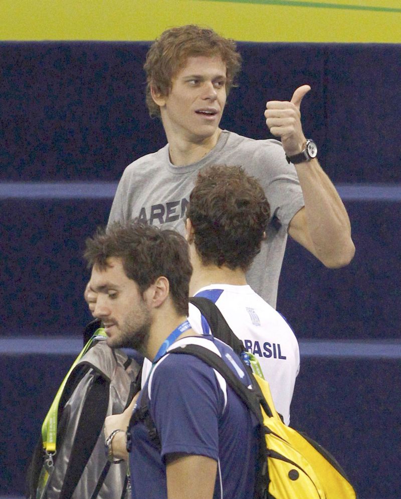 Cesar Cielo faz sinal de positivo após o veredito que o beneficiou | David Gray/ Reuters