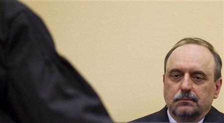 Goran Hadzic, o último sérvio suspeito de grandes crimes de guerra se recusou a responder às acusações contra ele relacionadas à guerra croata | Reuters