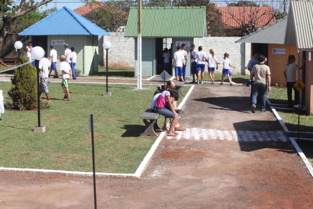 Nota baixa no Ideb, em 2007, fez um colégio de Peabiru criar uma minicidade para melhorar a aprendizagem dos alunos | Dirceu Portugal/ Gazeta do Povo