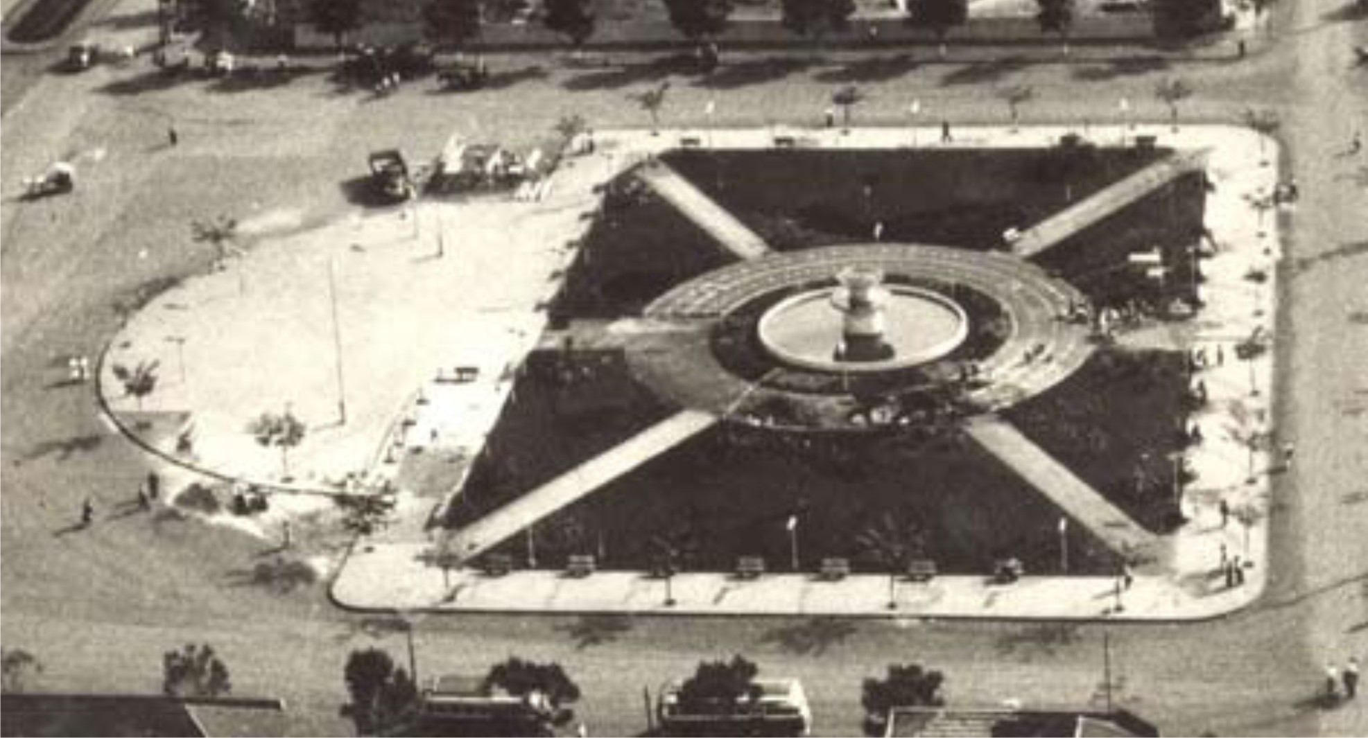 Ao centro da Praça Raposo Tavares, a primeira Fonte Luminosa | 