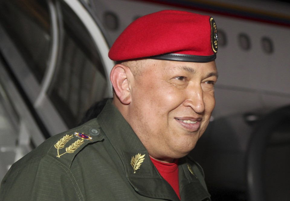 Chávez volta à Venezuela depois se sessão de quimioterapia em Cuba | Reuters