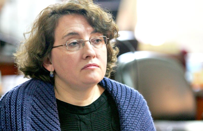 "Nós queremos saber efetivamente onde esse jornal foi publicado. Fizemos buscas em bibliotecas, mas não encontramos exemplares. Acho estranho que isso aconteça com um jornal com a tiragem de 200 mil cópias."- Professora Josete (PT), vereadora de Curitiba. | Daniel Castellano/ Gazeta do Povo