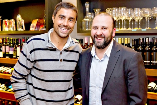 Marcius Madalosso recebeu o galã português Ricardo Pereira para jantar em seu restaurante C La Vie, na semana passada. O ator veio participar da inauguração da loja da Dell Anno | 