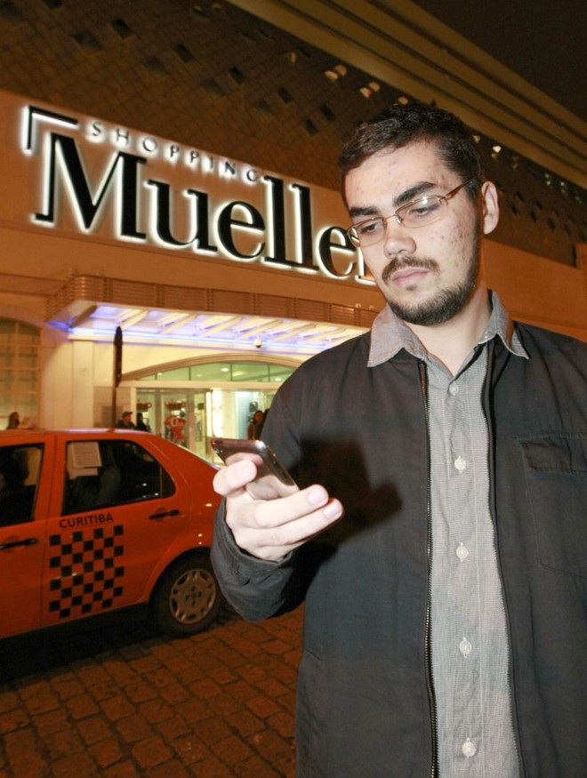 Frederick Monteiro é o mayor do Shopping Mueller: referências e busca dos amigos que estão por perto | 