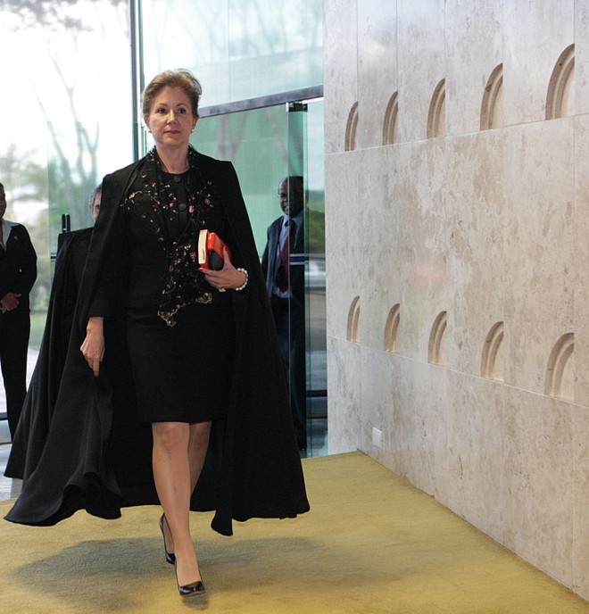 Ellen Gracie deixa o STF sete anos antes de completar os 70 anos, quando a saída seria compulsória | 