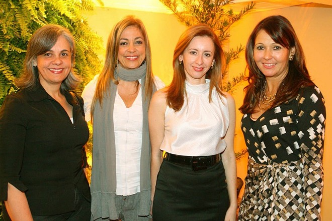 As amigas Luciane Gusi (à esq.), Elaine Zanon, Clarina Fanaya e Maria Cristina Miró, primeira-dama do Clube Curitibano, conferiram a apresentação do espetáculo 