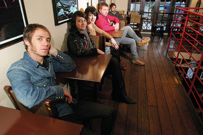 Copacabana Club é uma das bandas paranaenses que concorrem ao prêmio | Ivonaldo Alexandre / Gazeta do Povo