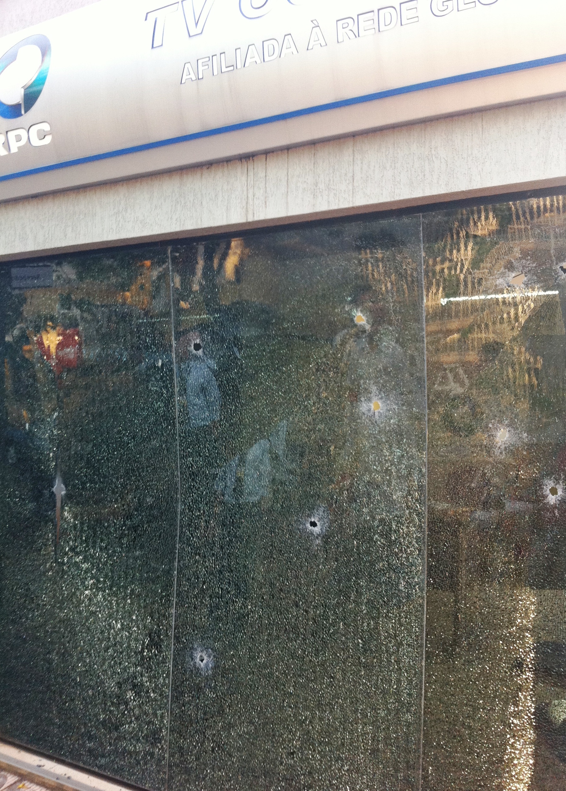 Os 15 tiros foram disparados contra a recepção e a cozinha da empresa | Fábio Guillen / Gazeta Maringá