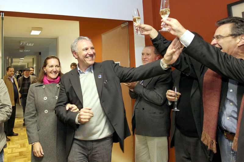 O presidente eleito da Fiep, Edson Campagnolo, e sua mulher, Sueli, no momento em que chegavam na sala da presidência da entidade logo após a divulgação do resultado da eleição de anteontem | Gilson Abreu