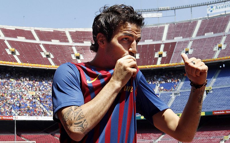 Fabregas assina com o Barcelona após longa novela | Gustau Nacarino / Reuters