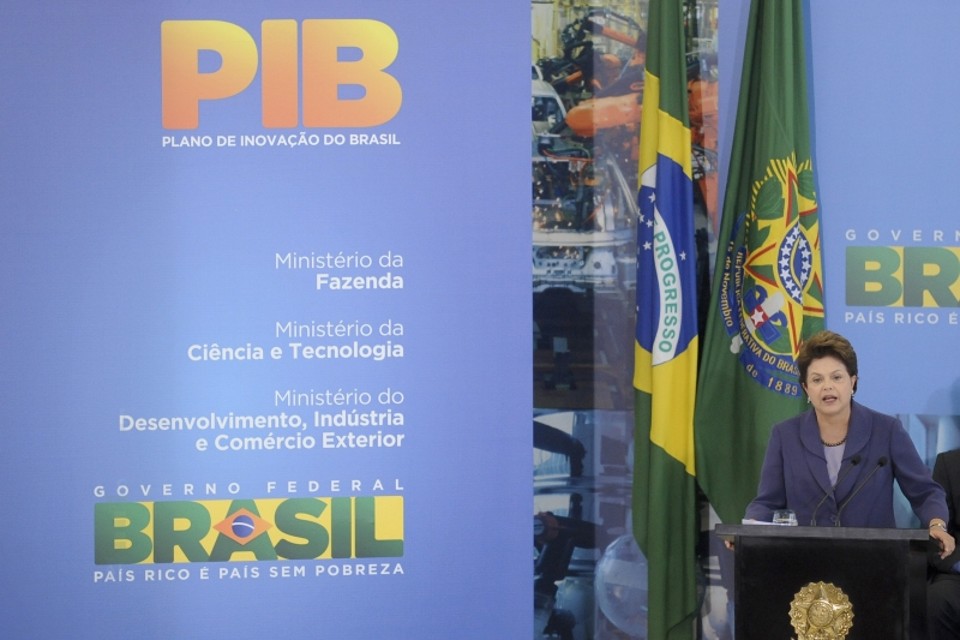 A presidenta Dilma Rousseff discursa na cerimônia de lançamento da nova política industrial do país, com o nome oficial de Plano Brasil Maior, é um conjunto de medidas para fortalecer a indústria brasileira e dar a ela condições de competir | Wilson Dias / ABr