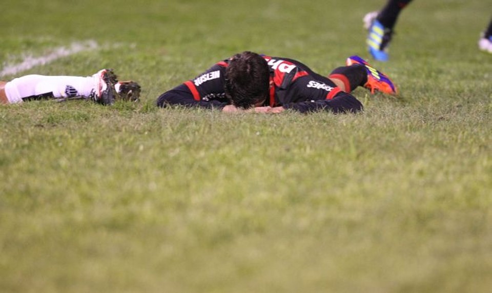 Mesmo jogando em casa, o Atlético não teve competência para evitar a derrota para o xará mineiro | Hedeson Alves/ Gazeta do Povo