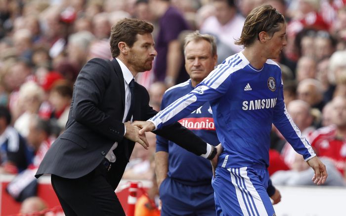 Técnico português André Villas-Boas escalou o contestado Fernando Torres ao invés de Drogba na estreia do Inglês | Phil Noble/ Reuters