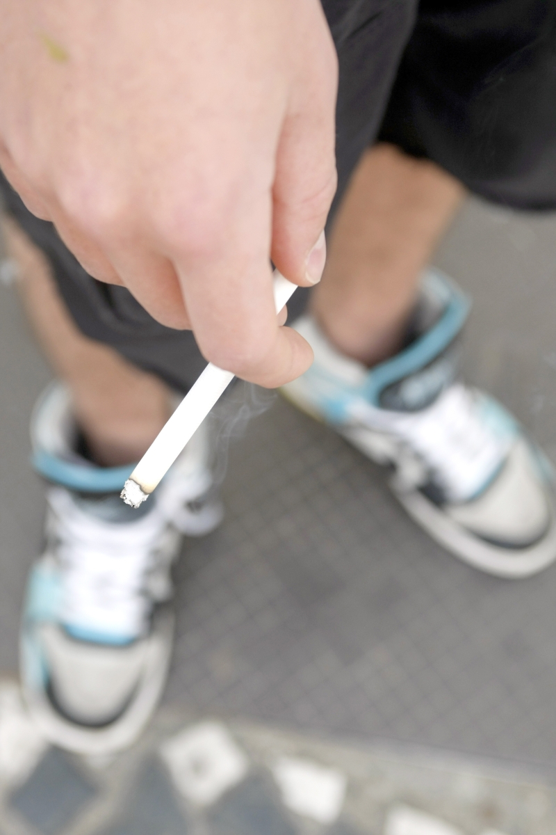 Pesquisa mostra que adolescentes têm contato precoce e ilegal com o cigarro | Daniel Castellano/Gazeta do Povo