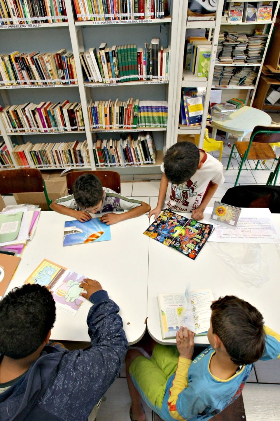Biblioteca da Vila Torres conta hoje com 6 mil livros e 2 mil usuários | Marcelo Elias/ Gazeta do Povo