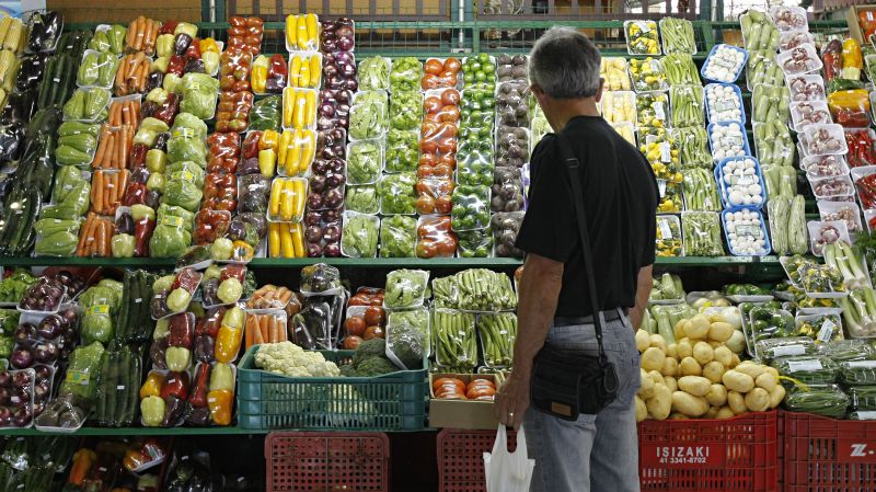 Apesar da variedade, frutas e verduras ainda ocupam pouco espaço no prato do brasileiro: baixa ingestão preocupa os médicos | Daniel Castellano/Gazeta do Povo