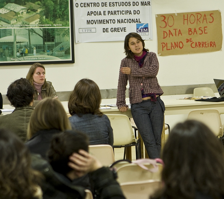 Posições tomadas por assembleias do Diretório Central dos Estudantes da UFPR, dirigido atualmente por Naiady Piva, são questionadas pelos estudantes. Representatividade legítima ou consenso de um grupo restrito? | Antonio Costa/Gazeta do Povo