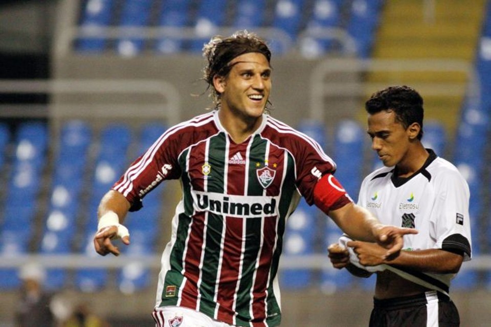 Rafael Moura comemora o segundo gol dele na vitória do Flu sobre o Figueirense | Caio Amy/Photocamera