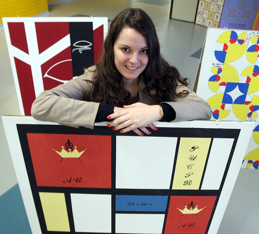 A futura arquiteta Janayna, no laboratório de restauro da PUCPR: muita pesquisa sobre a profissão antes de fazer a escolha | Daniel Castellano/Gazeta do Povo