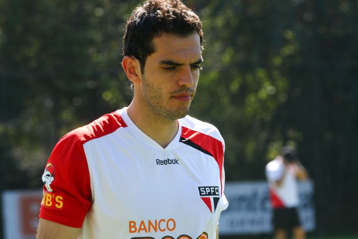 Titular desde que chegou, o zagueiro Rhodolfo será mantido pelo São Paulo pelo menos até o fim da temporada | Luiz Pires/ Vipcomm