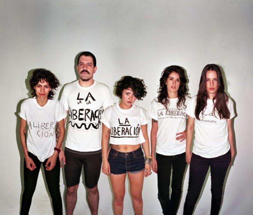 A liberdade é pop CSS: quinteto gravou as canções do terceiro disco em sua cidade natal, São Paulo | Luiza Sa/Divulgação