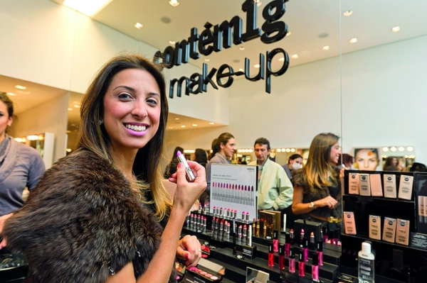 Mariane Antunes Blando inaugurou na última quinta-feira, com um badalado coquetel assinado por Daniela Caldeira, a primeira loja da Contém 1 g de Curitiba, no Shopping Mueller | Diego Pisante