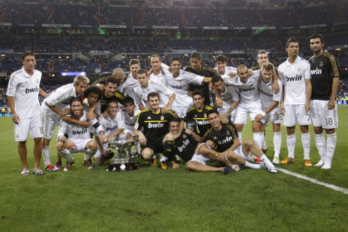 Jogadores do Real Madrid comemoram título em cima do turco Galatasaray | Juan Medina / Reuters