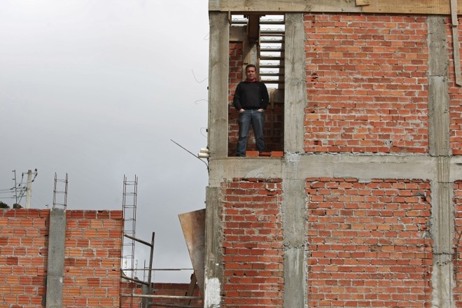 O supervisor de vendas Marçal Ambrósio Junior optou em construir o seu próprio sobrado | 