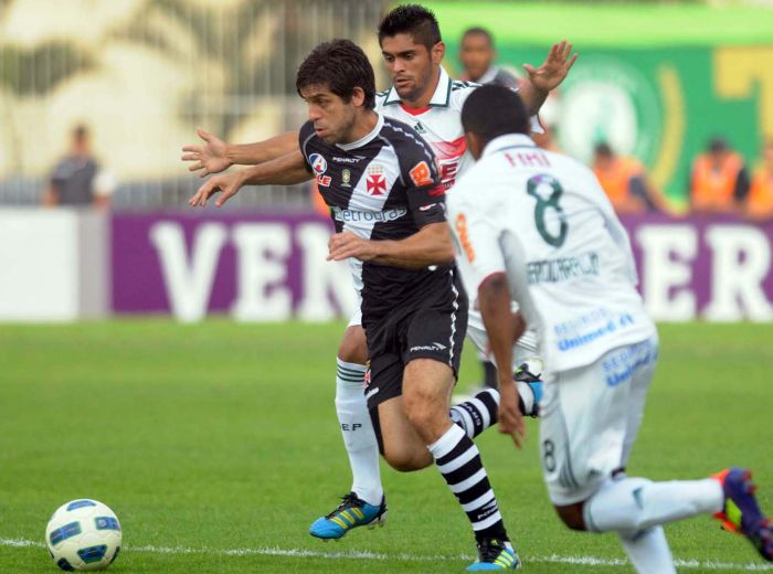Juninho Pernambucano puxa ataque vascaíno na vitória sobre o Palmeiras | Nina Lima/FOTOCOM.NET