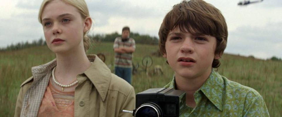 Elle Fanning e Joel Courtney:  heróis por acaso em aventura no fim dos anos 1970 | Divulgação