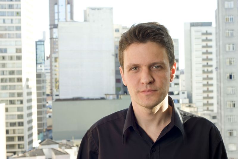 O autor mistura histórias reais que presenciou em Curitiba a memórias e elementos fantásticos | Matheus Dias/Divulgação