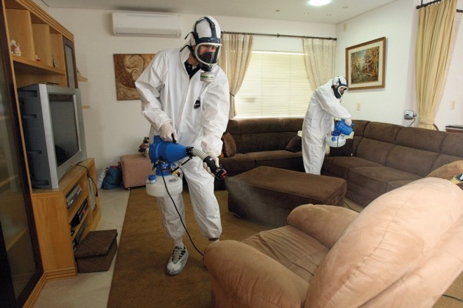 Dupla de sanitizadores da SuperSan em ação: aplicação garante barreira contra microorganismos nocivos por seis meses |