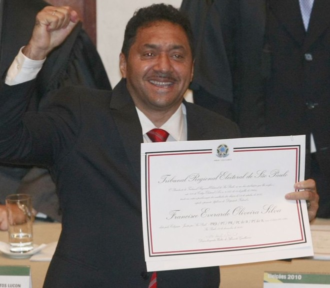 Tiririca: ajudando a eleger candidatos de outros partidos | 