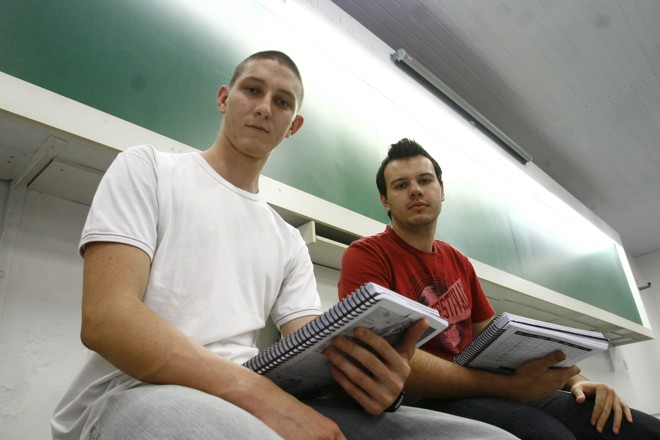 Bruno e Renan aprovaram as mudanças no vestibular da UEL | Roberto Custódio/Gazeta do Povo