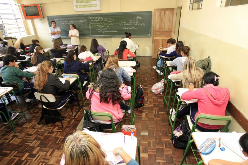 Classe de escola estadual, em Curitiba: educação financeira está até nas aulas de história | Hedeson Alves/ Gazeta do Povo