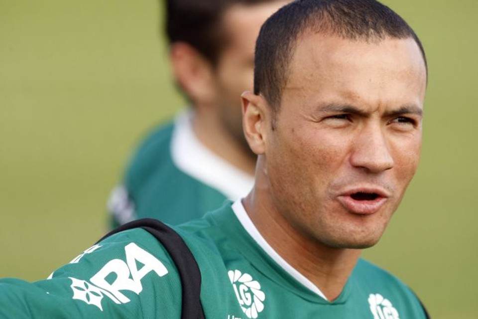 Capitão Jéci prefere não falar do Atletiba para não acirrrar ânimos Jéci avisa os companheiros: comentários podem fortalecer a equipe atleticana | Antônio More / Gazeta do Povo