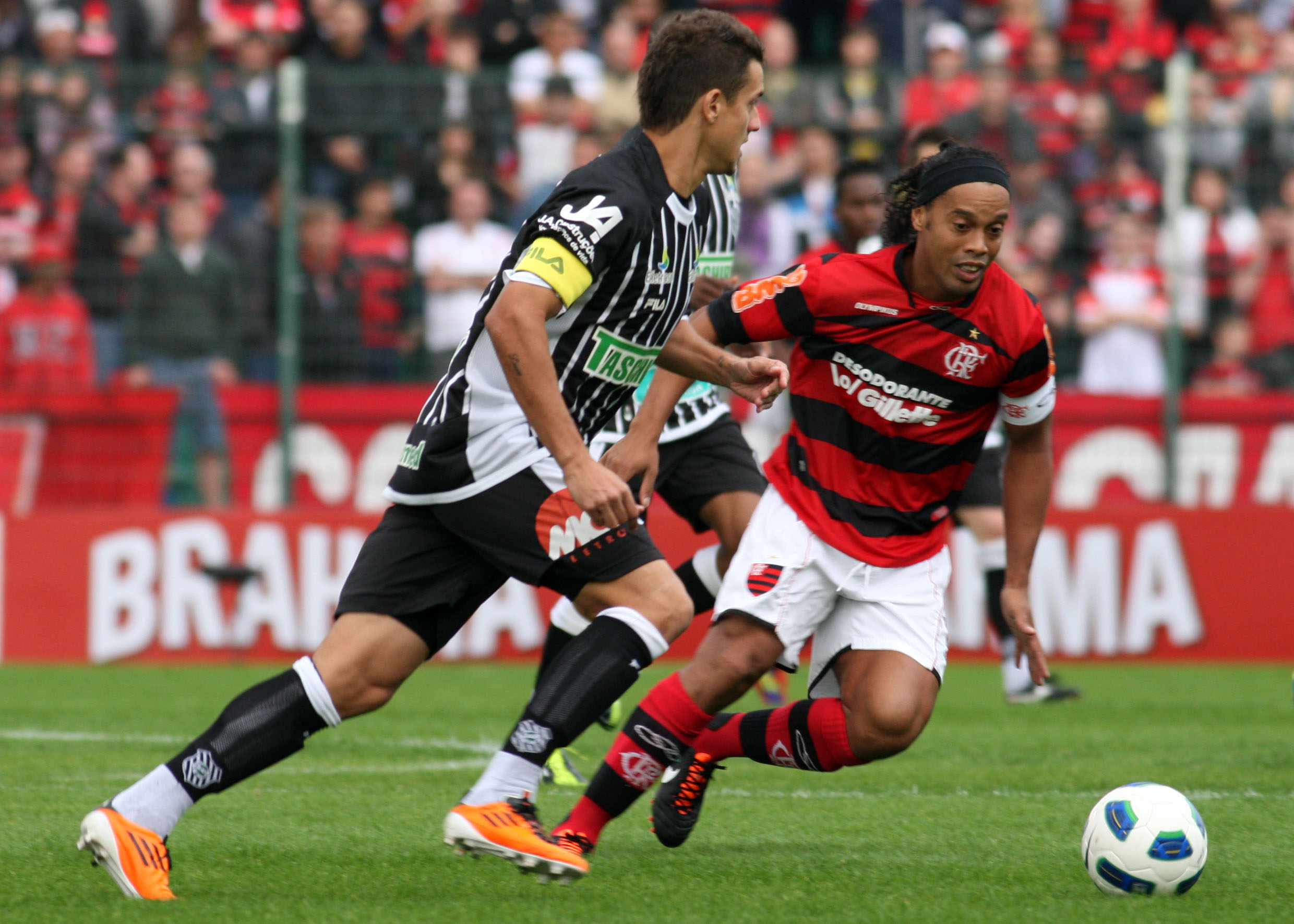 Com o empate com o Figueirense, Flamengo de Ronaldinho Gaúcho divide a liderança com o Corinthians | Cristiano Andujar/VIPCOMM