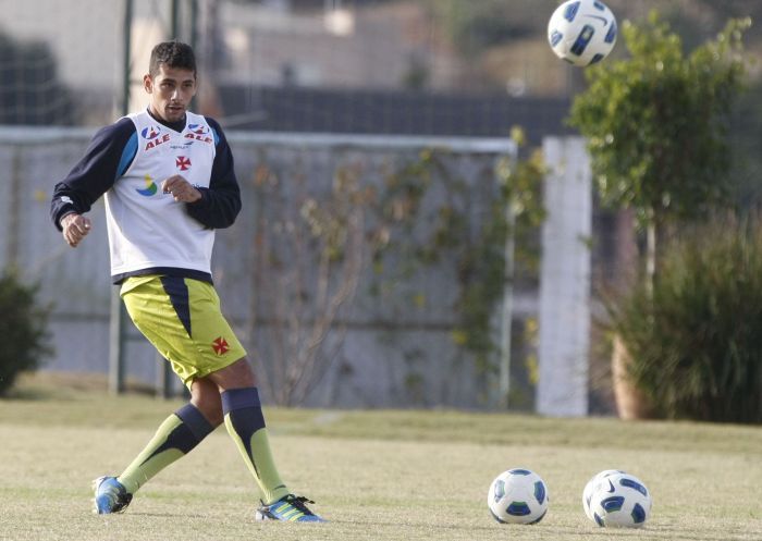 O meia Diego Souza, do Vasco, quer honrar técnico Ricardo Gomes com vitória contra o Ceará | Marcelo Elias/Gazeta do Povo