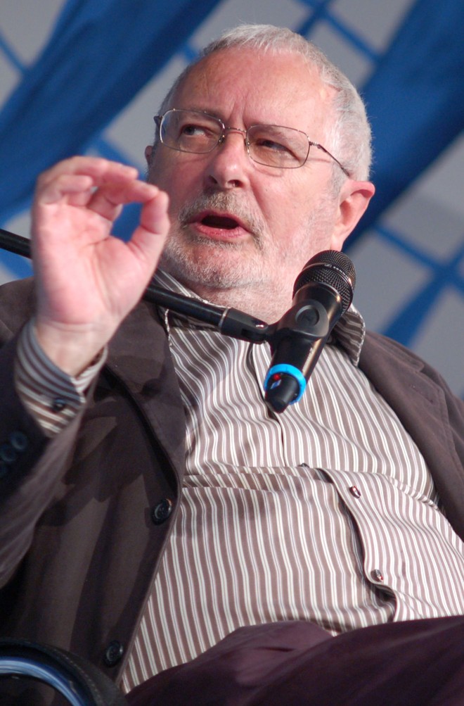 Em O Debate sobre Deus, Eagleton rebate ideias do neodarwinista Richard Dawkins |