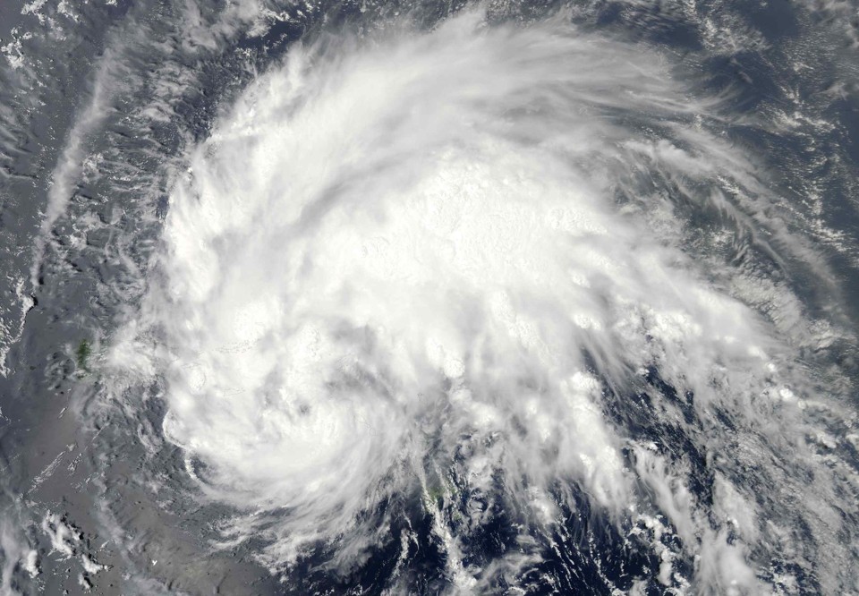 Segundo o último informe do Centro Nacional de Furacões dos Estados Unidos, o Irene apresentava ventos máximos sustentados de 130 quilômetros por hora | REUTERS/NASA Goddard MODIS Rapid Response Team/Handout