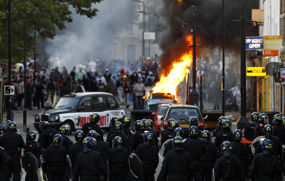 A onda de violência que chegou aos bairros de Hackney (zona leste), Peckham, Lewisham e Croydon (na zona sul) | Reuters